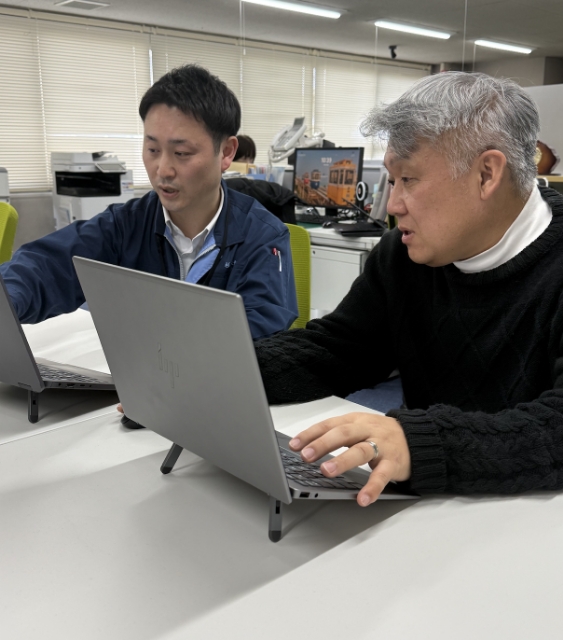 経理課